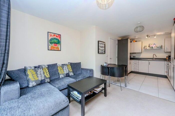 2 Bedroom Flat To Rent In Pooles Park, Finsbury Park, London, N4