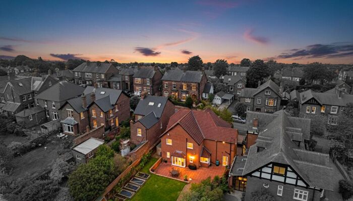 5 Bedroom Detached House For Sale In Cromwell Road, Chesterfield, S40