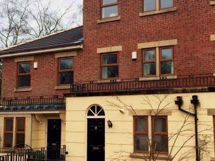 4 Bedroom Mews House To Rent In Haslam Hall Mews, Bolton, BL1