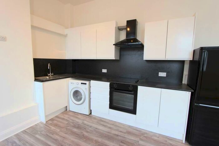 2 Bedroom Apartment To Rent In Heddon Court Parade, Barnet, EN4