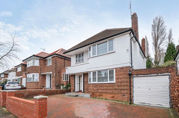 4 Bedroom Detached House To Rent In Heathcroft, Ealing, W5