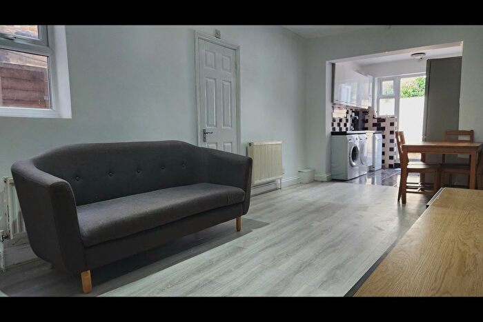 2 Bedroom Flat To Rent In Kellino Street, London, SW17