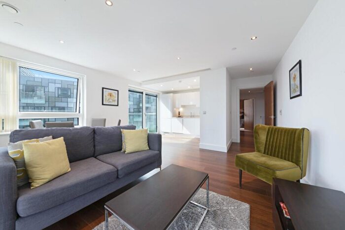2 Bedroom Apartment To Rent In Lincoln Plaza, Canary Wharf, E14
