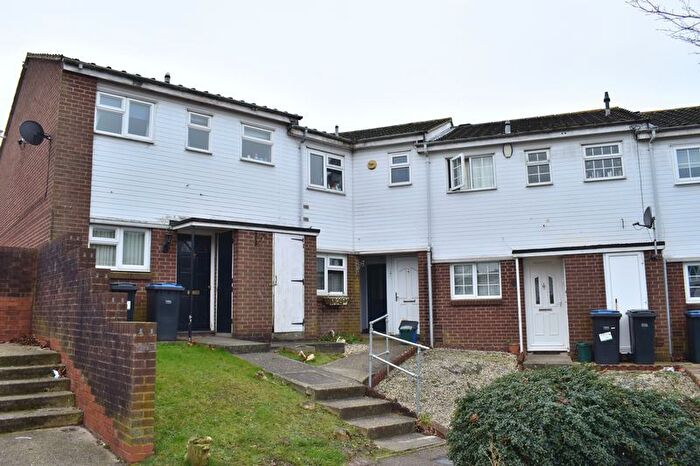 2 Bedroom Flat To Rent In Sycamore Field, Harlow, CM19