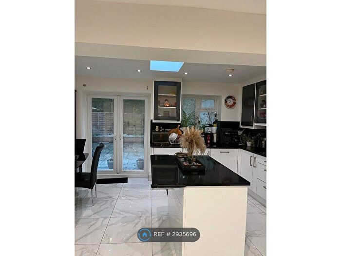 3 Bedroom Terraced House To Rent In Blackburn Way, Hounslow, TW4