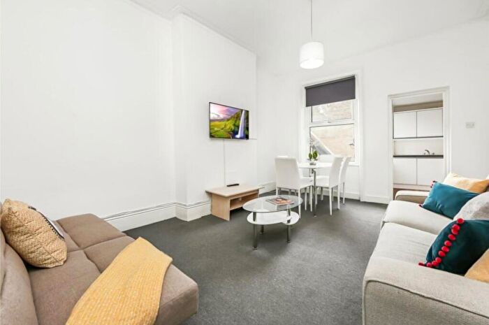 2 Bedroom Flat To Rent In Park Road London, N8