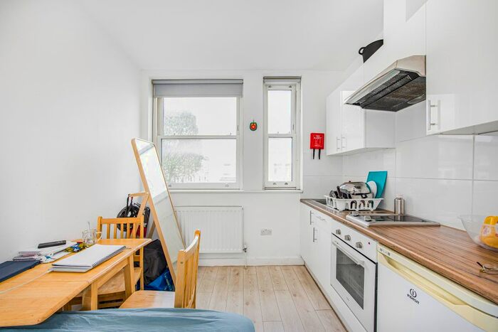 Studio To Rent In Warwick Road, London, SW5