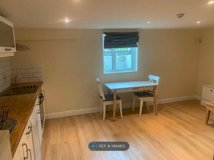1 Bedroom Flat To Rent In Zinzan Street, Reading, RG1
