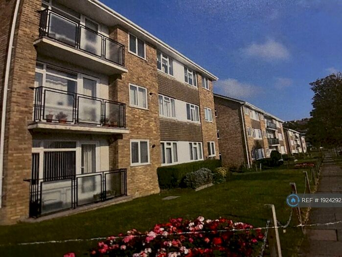 2 Bedroom Flat To Rent In Westbrook, Saltdean, BN2