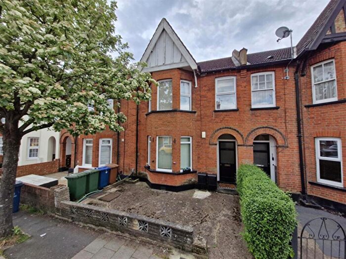 1 Bedroom Flat For Sale In Rosslyn Crescent, Harrow, HA1