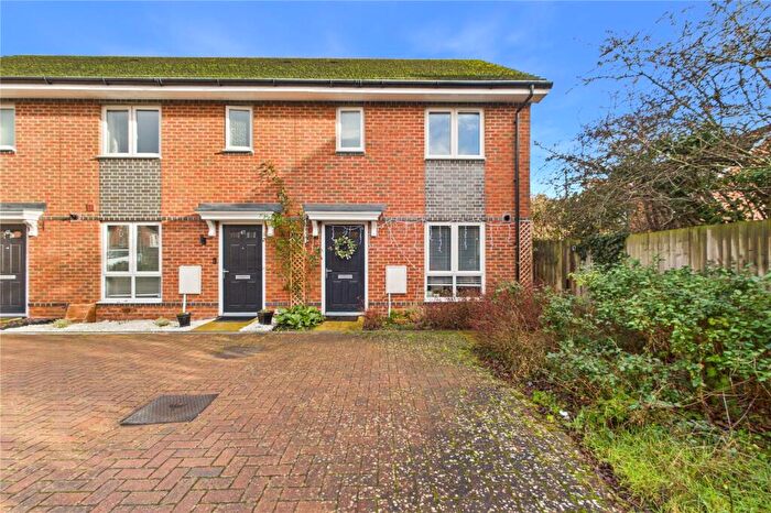 3 Bedroom End Of Terrace House For Sale In Fullbrook Avenue, Spencers Wood, Reading, Berkshire, RG7