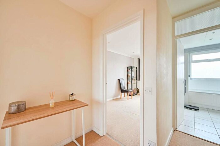 2 Bedroom Flat For Sale In Cranes Park, Surbiton, KT5
