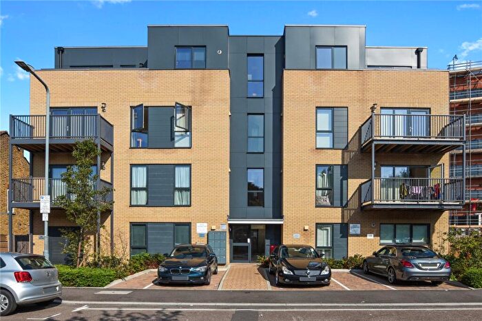 1 Bedroom Flat To Rent In Clarence Avenue, Ilford, Essex, IG2