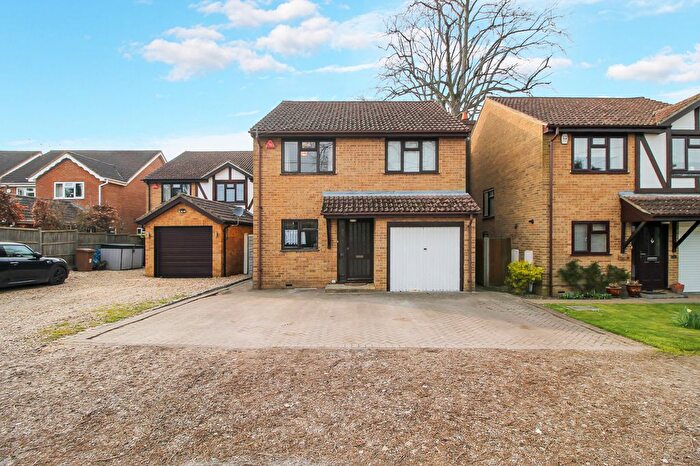 4 Bedroom Detached House For Sale In Greens School Lane, Farnborough, GU14