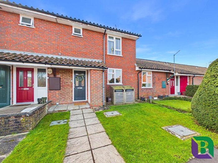 2 Bedroom Terraced House For Sale In Drakeloe Close, Woburn, MK17