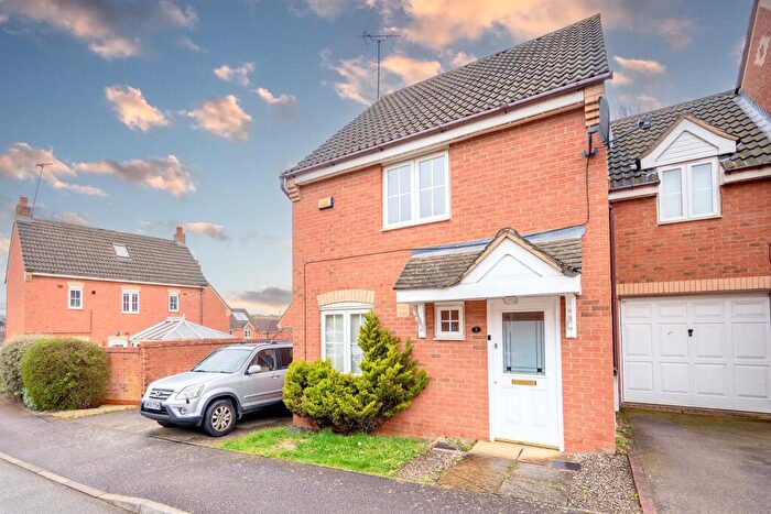 3 Bedroom Link Detached House For Sale In Tailby Avenue, Kettering, NN16