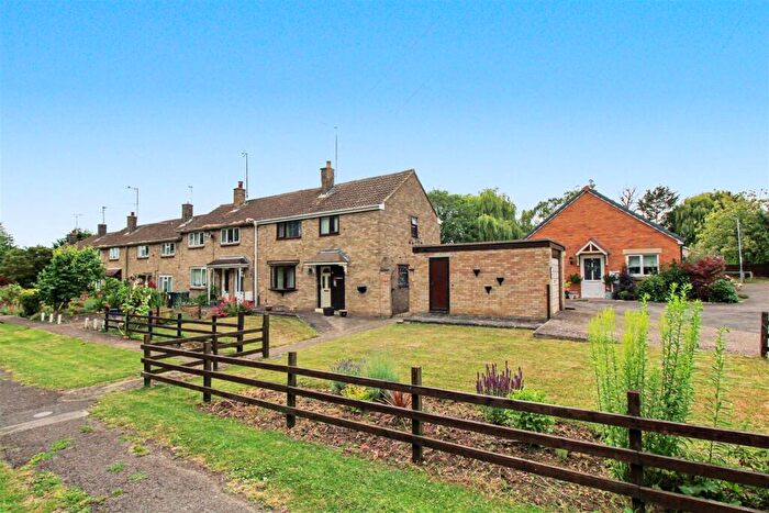 3 Bedroom End Of Terrace House For Sale In Barnards Way, Brigstock, NN14