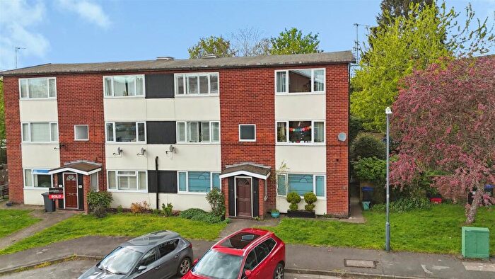 2 Bedroom Duplex For Sale In Fairlawn Close, Leamington Spa, CV32