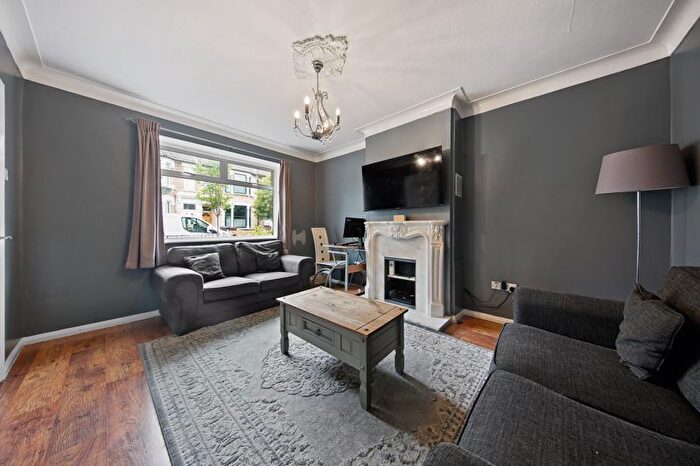 2 Bedroom Semi-Detached House For Sale In Tyndall Road, Leyton, E10