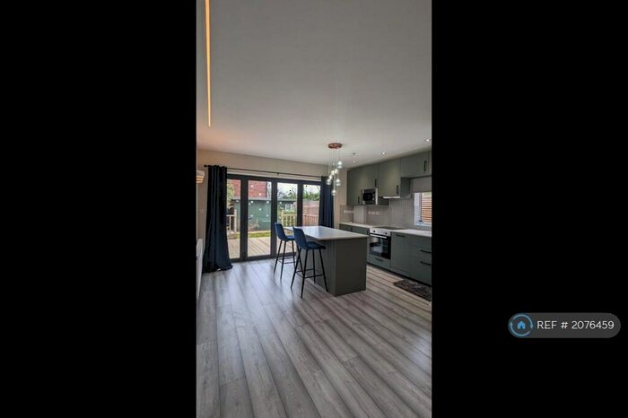 2 Bedroom Flat To Rent In Hampton Road, Worcester Park, KT4
