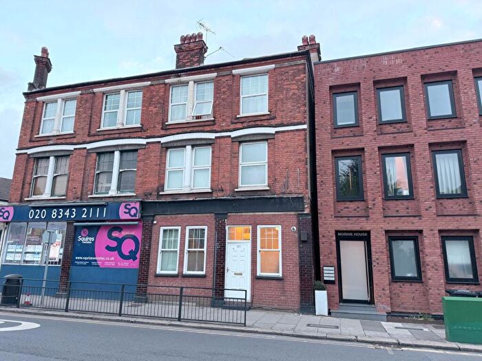 3 Bedroom Maisonette For Sale In Squires Lane, London, N3
