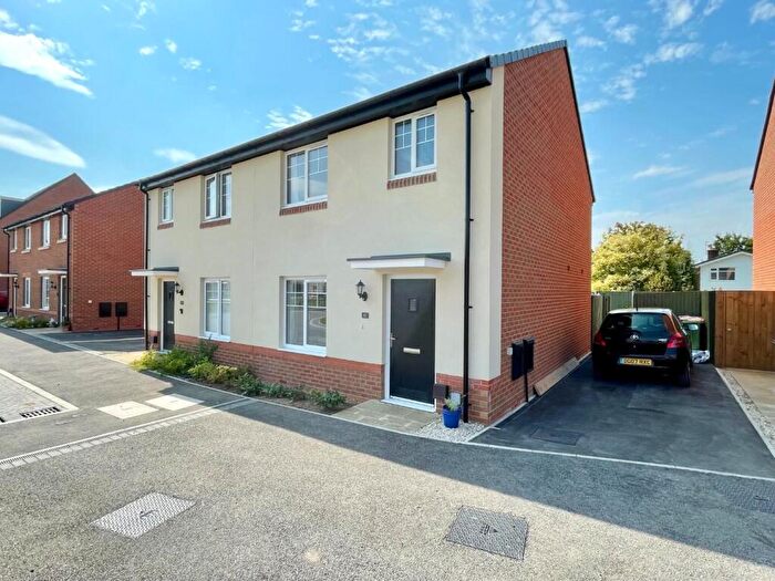 3 Bedroom Semi-Detached House For Sale In Portway Row, Chester, CH4