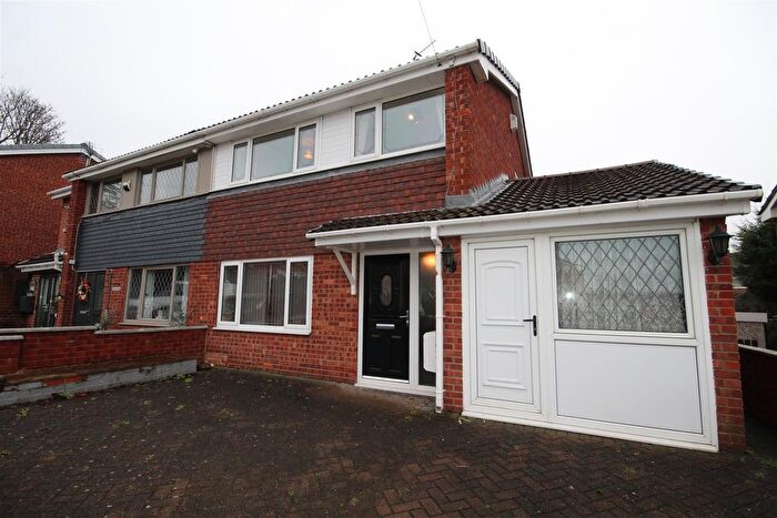 3 Bedroom Semi Detached House For Sale In Towton Drive, Castleford, WF10