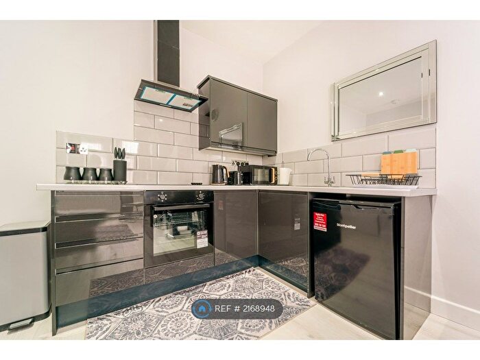 2 Bedroom Flat To Rent In Kimberley Avenue, Ilford, IG2