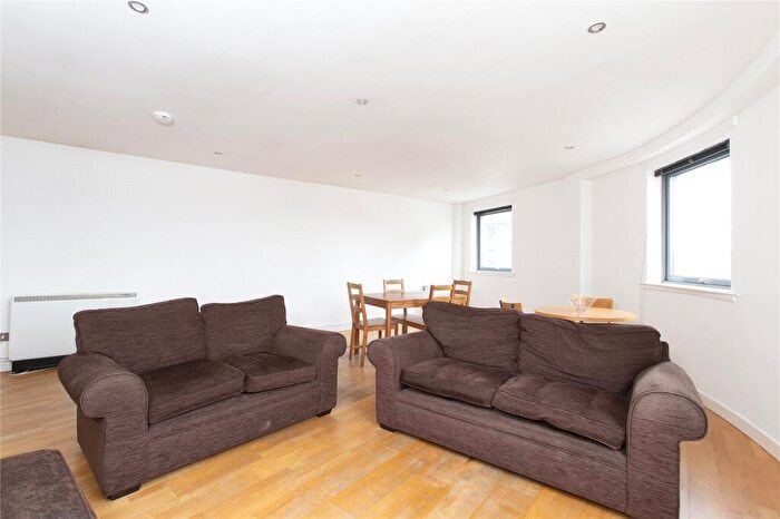 2 Bedroom Terraced House To Rent In Abbey Lane, Edinburgh, EH8