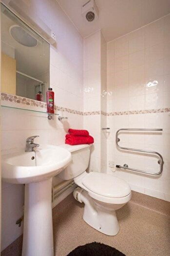 1 Bedroom Flat For Sale In Hyde Grove, Manchester, Greater Manchester, M13