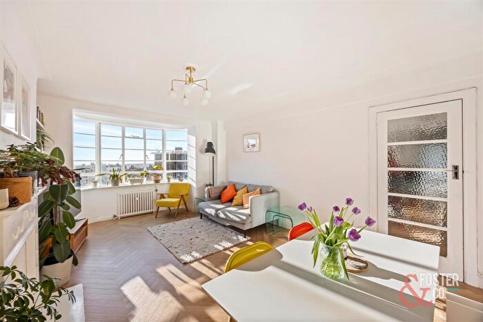 2 Bedroom Apartment For Sale In Furze Hill, Hove, BN3