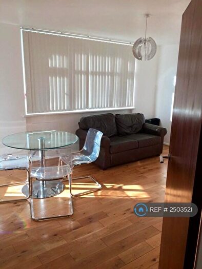 1 Bedroom Flat To Rent In The Walks, London, N2