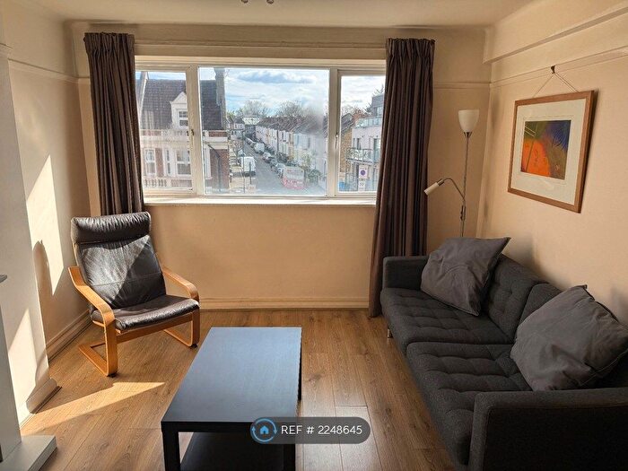 2 Bedroom Flat To Rent In Lee Court, London, SE13