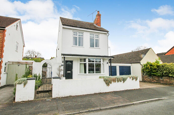 3 Bedroom Detached House For Sale In Windsor Road, Farnborough, GU14