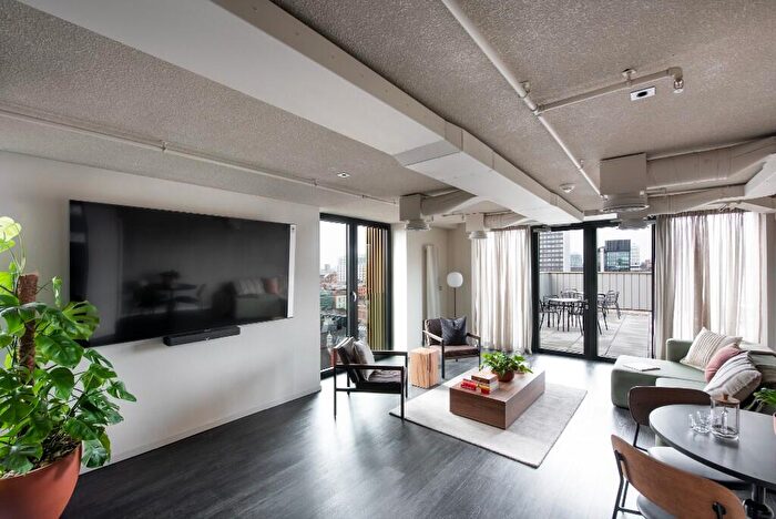 2 Bedroom Apartment To Rent In Kampus, Chorlton Street, Manchester, M1