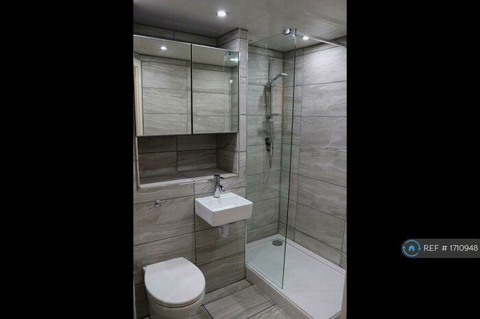 2 Bedroom Flat To Rent In Waterloo Road, Stalybridge, SK15