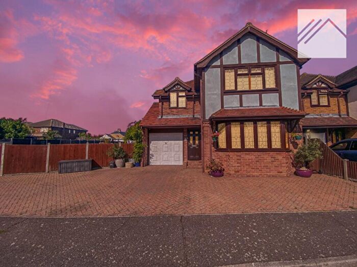 4 Bedroom Detached House For Sale In Thorpe Leas, Canvey Island, SS8