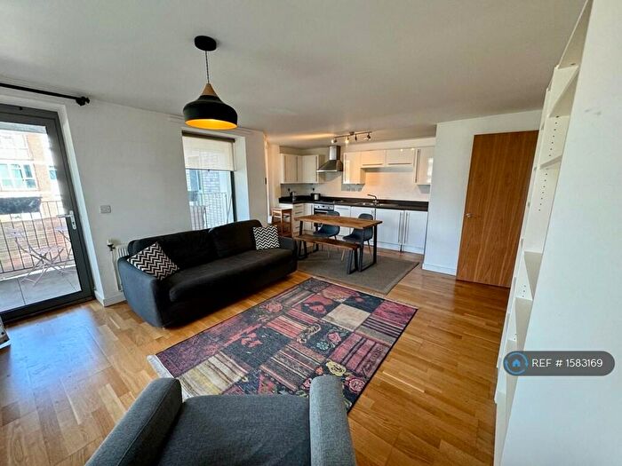 2 Bedroom Flat To Rent In Lyme Grove, London, E9