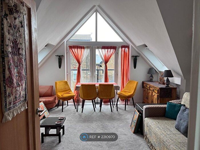 2 Bedroom Flat To Rent In St. Mary's Road, Broadstairs, CT10