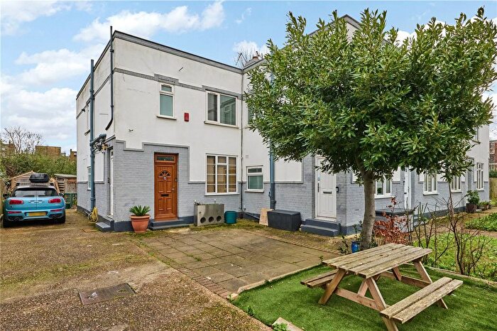 2 Bedroom Maisonette To Rent In Ingleborough Street, London, SW9
