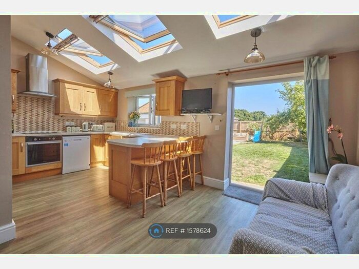 3 Bedroom Semi-Detached House To Rent In Hamlin Lane, Exeter, EX1