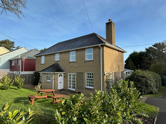 2 Bedroom Flat To Rent In Shire Lane, Lyme Regis, DT7