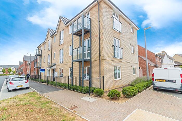 2 Bedroom Flat For Sale In Galapagos Grove, Bletchley, Milton Keynes, MK3