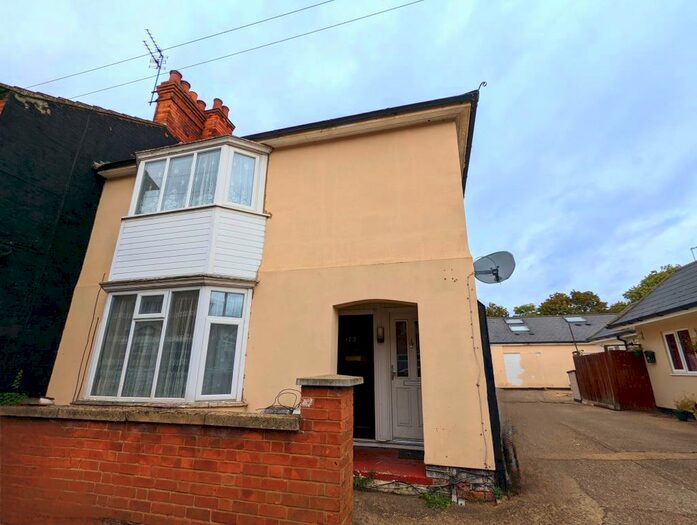 2 Bedroom Maisonette To Rent In Wood Street, Kettering, NN16