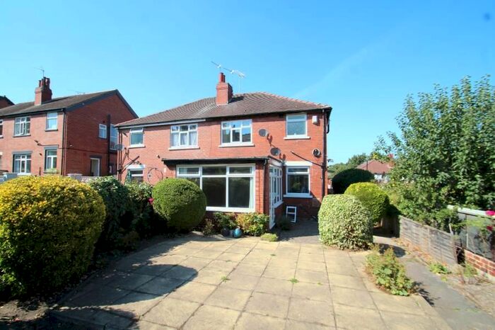 3 Bedroom Semi-Detached House To Rent In St Martins View, Leeds, LS7