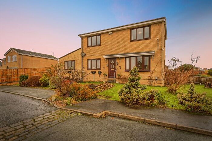 3 Bedroom Detached House For Sale In Moffat Close, Bradford, BD6