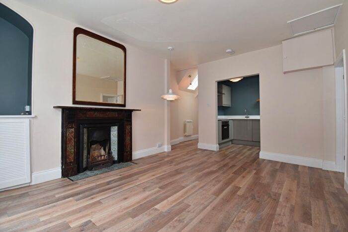 2 Bedroom Maisonette To Rent In Trefusis Road, Flushing, TR11