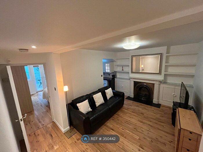 2 Bedroom Flat To Rent In Halford Road, London, SW6