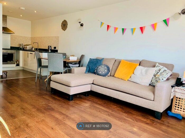 2 Bedroom Flat To Rent In Lloyds Row, London, EC1R