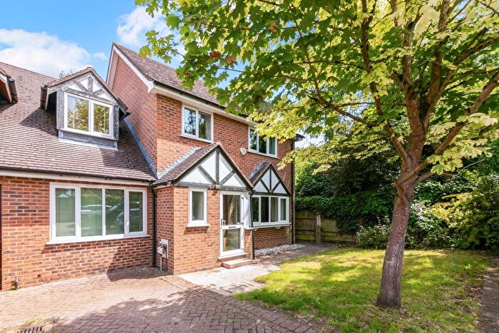4 Bedroom Link Detached House For Sale In Bluegates, Epsom, KT17